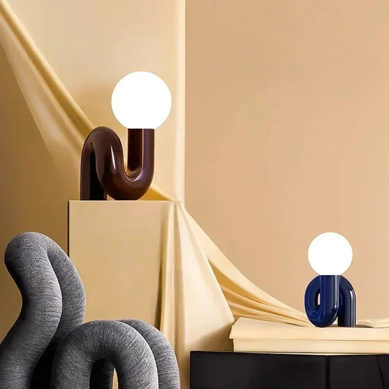 Lampada da tavolo sferica in v - Resin Art Uk recensione e prezzo